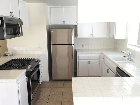 4th image of 204 40th St #B