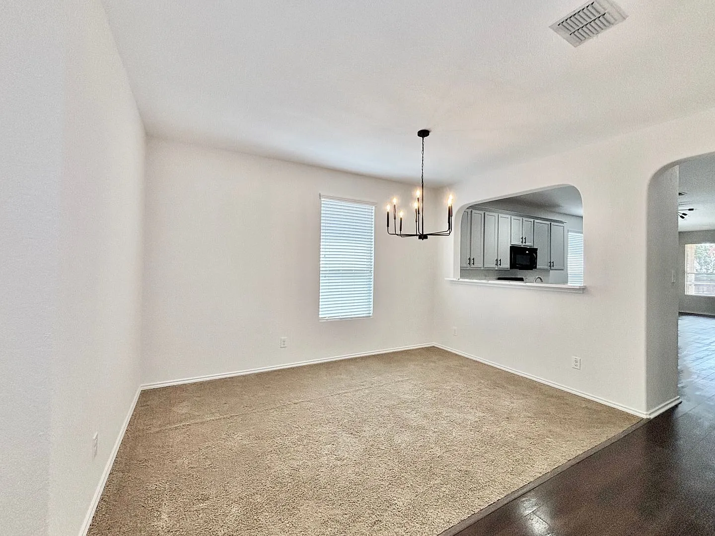 Gorgeous 4 bed, one story home! — Photo 2