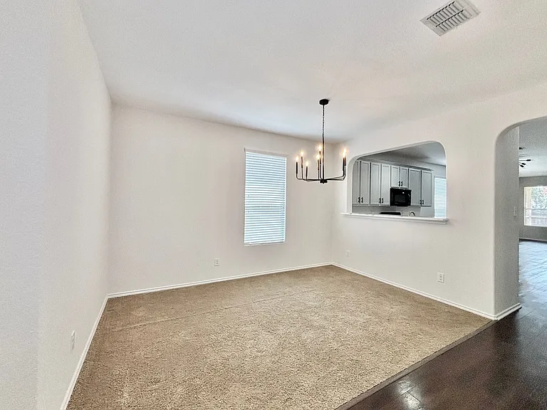 726 Silverado Way — Photo 2