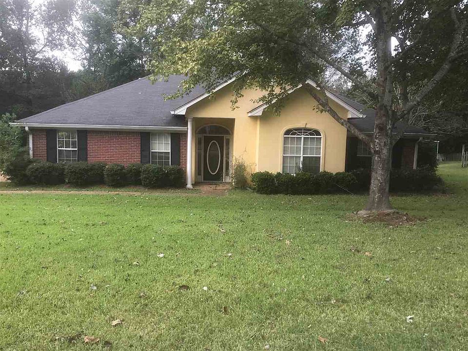 1st image of 903 Eagles Nest Dr