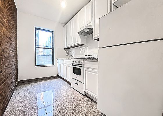 3rd image of 3115 32nd St APT 4