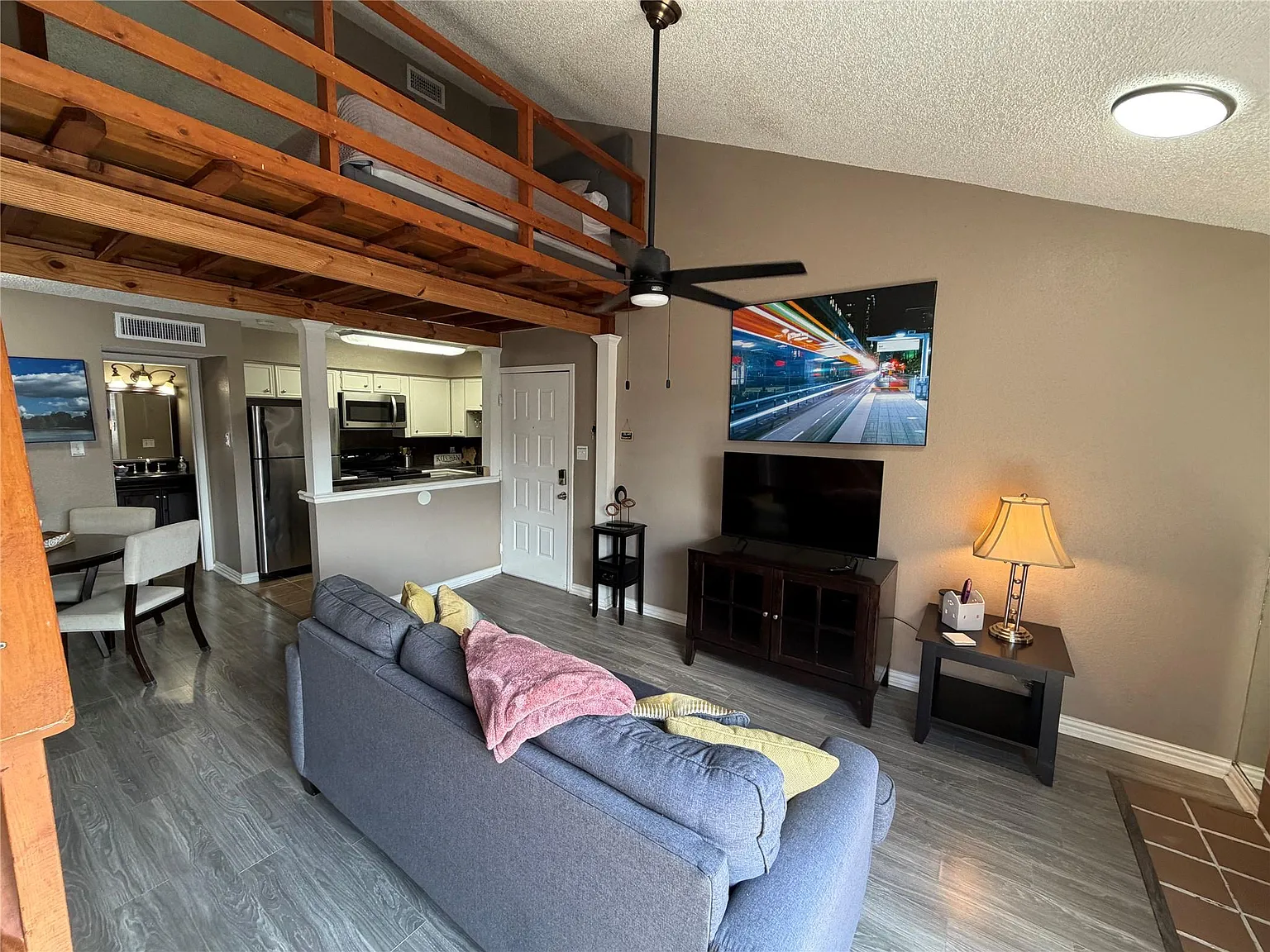 1 bed, 1.0 bath, 467 sqft, $1,000 — Photo 2