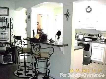 3rd image of 7910 Oak Hill Dr