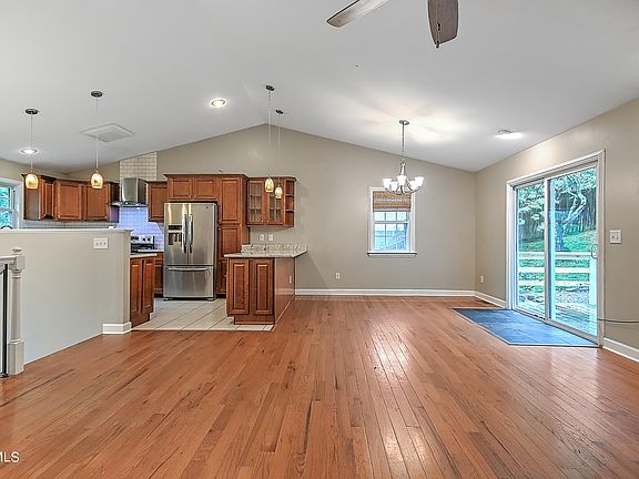 5th image of 1010 Vance Dr