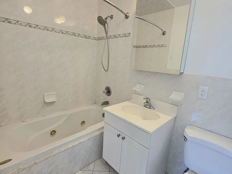560 Studio Rd #2 — Photo 4
