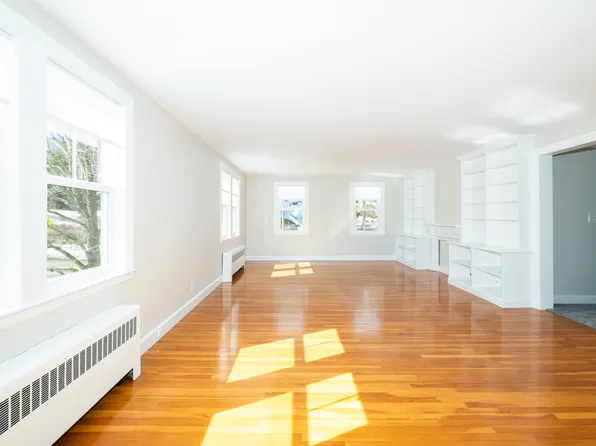 329 Summer St #2, Manchester, MA 01944