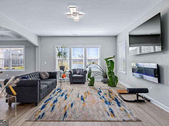 3rd image of 74 Winslow Cir