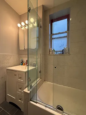 Bathroom, photo 1