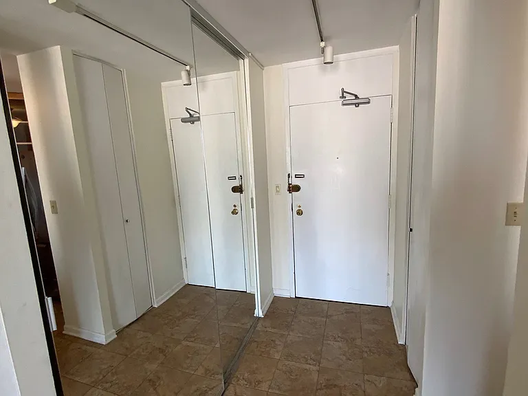 5455 N Sheridan Rd #1805 — Photo 3
