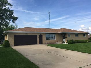 615 E Calhoun St, Cuba City, WI 53807