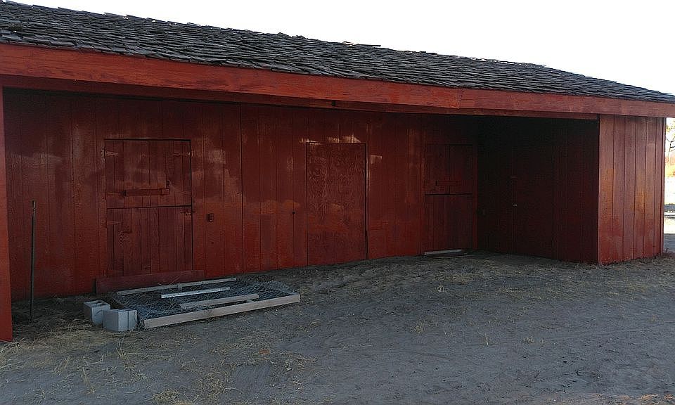 2nd image of 2877 Highland Dr