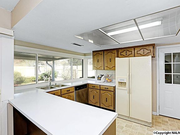 4th image of 2007 Burlingame Dr SE