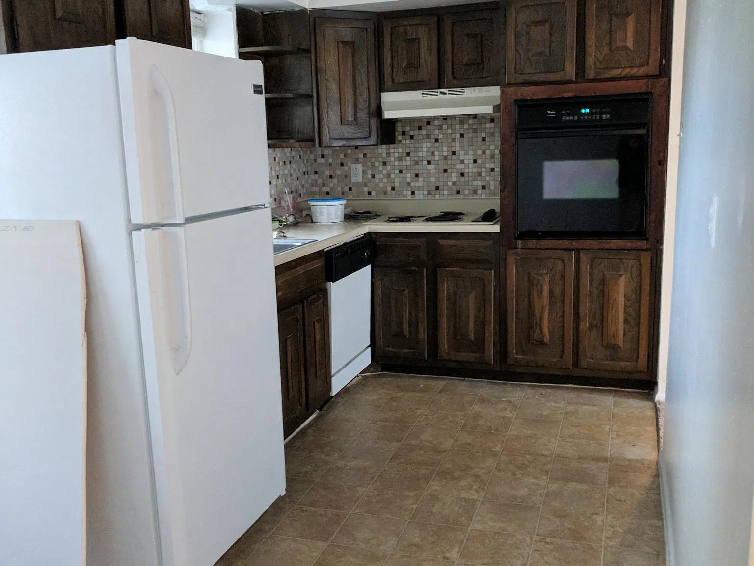 2 bed, 1.5 bath, 923 sqft, $950 — Photo 3