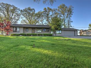 43 N Country Club Rd, Decatur, IL 62521