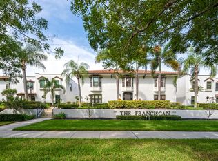1080 6th St S, Naples, FL 34102