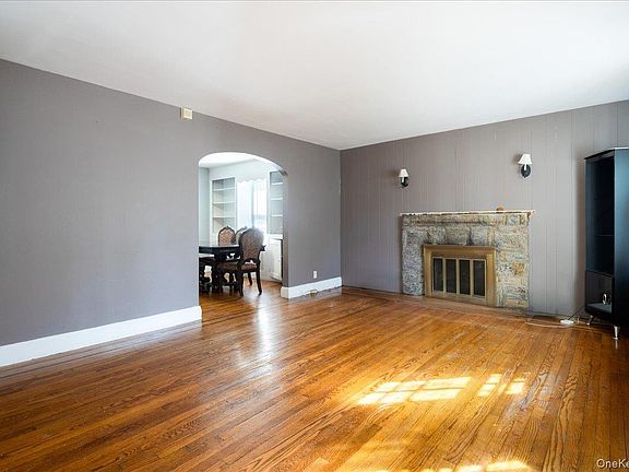 4th image of 86 W Clinton Avenue