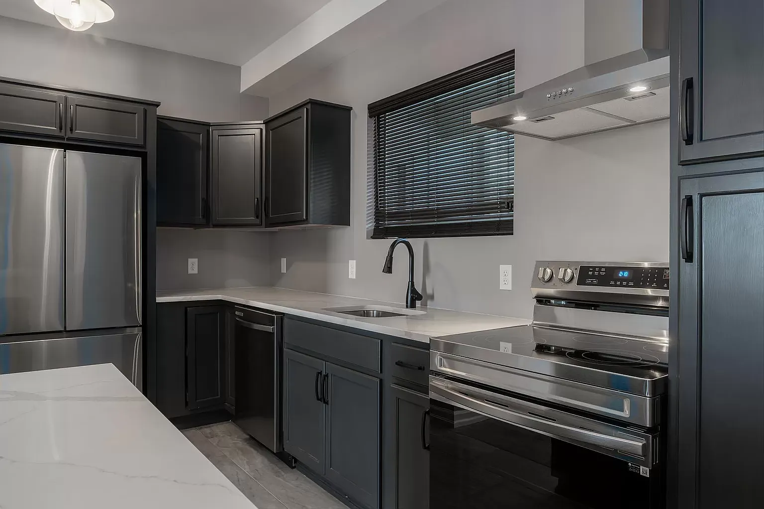 1 bed, 1.5 bath, 1049 sqft, $2,800 — Photo 2