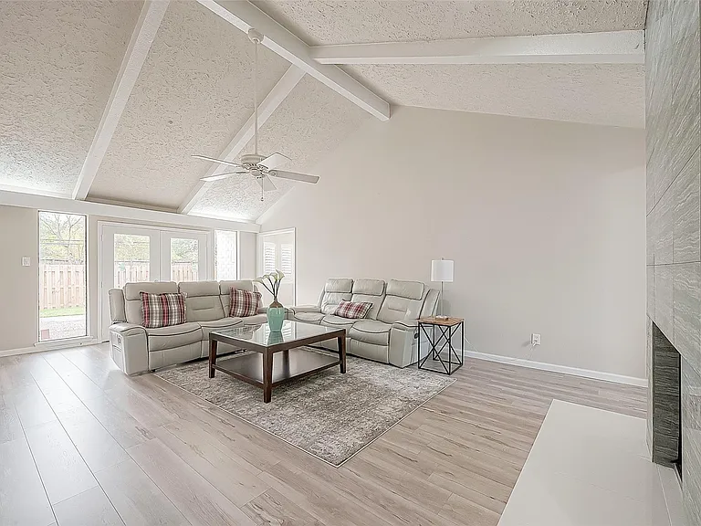 6107 Sanford Rd — Photo 3