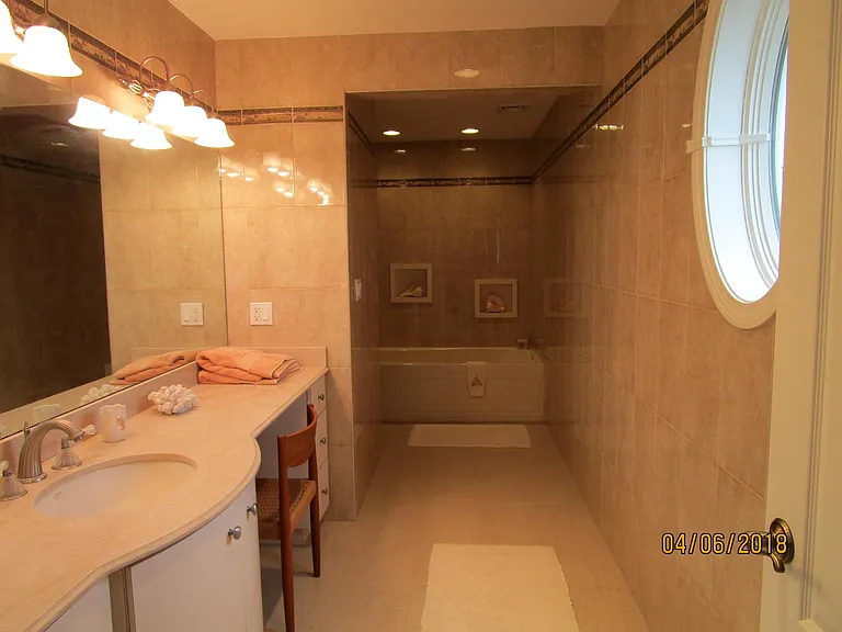 master br ensuite bathroom