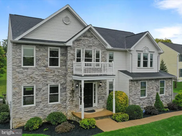 681 Pinnacle Dr, Bunker Hill, WV 25413