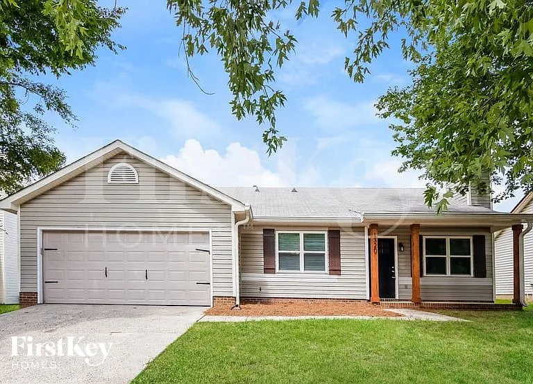1320 Eagles Landing Dr — Photo 1
