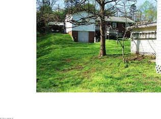 613 W 52nd Byp, Pilot Mountain, NC 27041