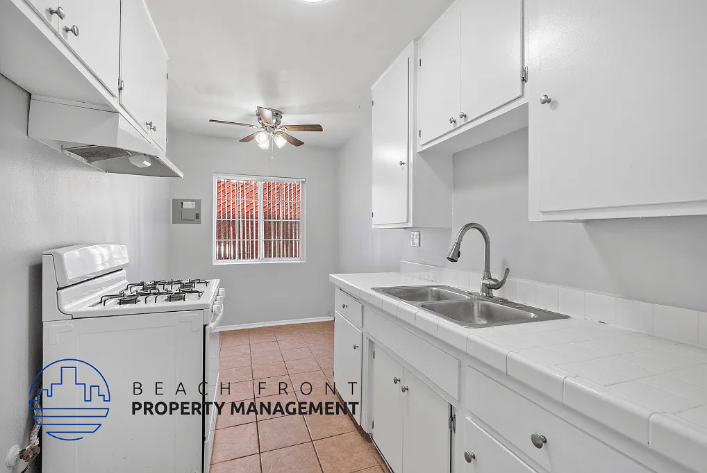 2135 Santa Fe Ave. — Photo 1