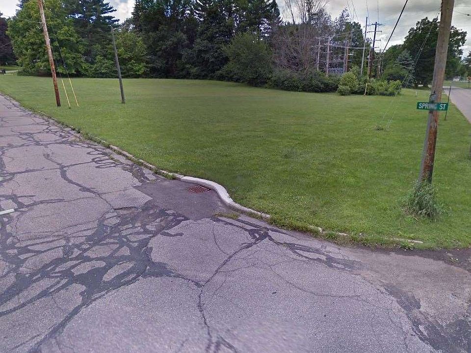 2nd image of 110 Spring St