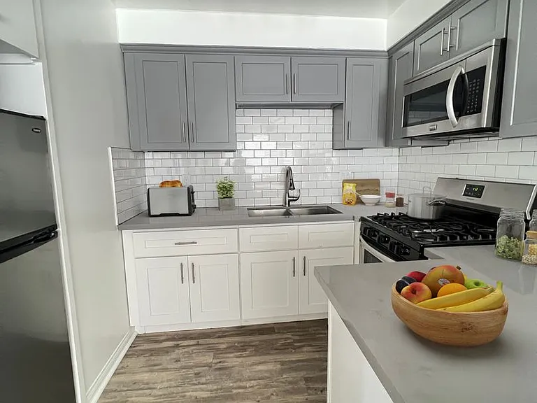 Eden Roc Apartments — Photo 11