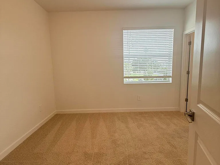 147 Lakeside Landing Ct — Photo 22