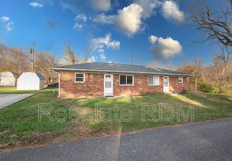 140 Wilson St — Photo 3