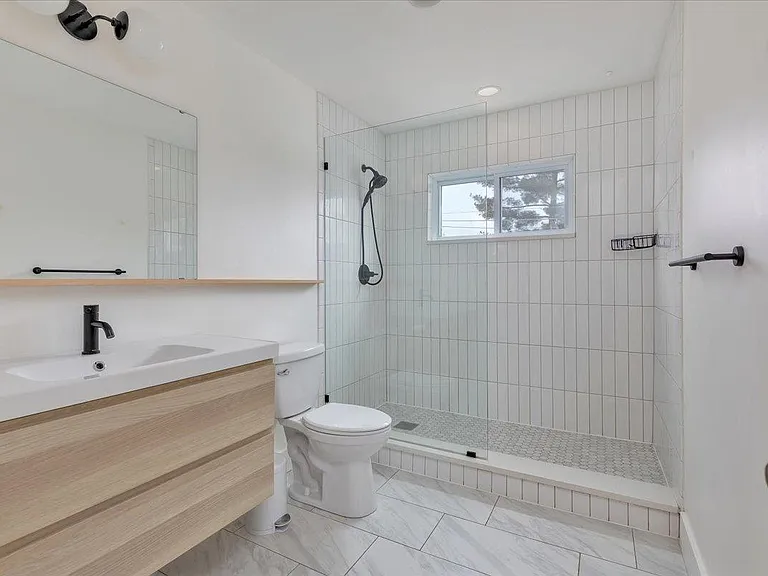 271 E Woodland St — Photo 23