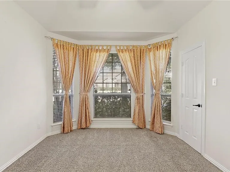 1313 Bradbury Dr — Photo 14