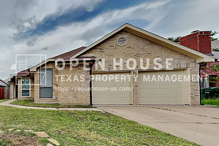 222 Mahogany Dr — Photo 1