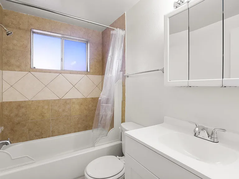 Camelot Apartments — Photo 28