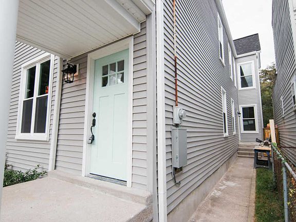 5th image of 729 E Oak St