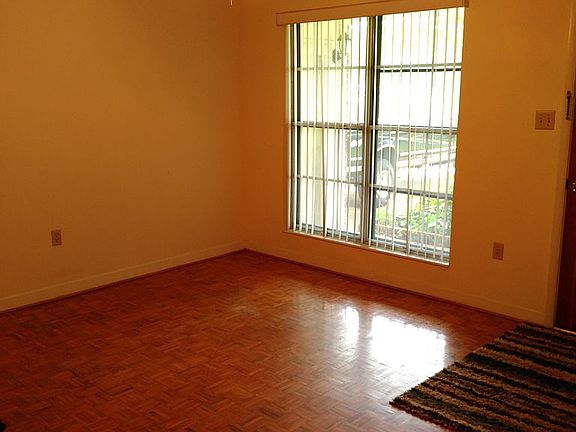 5th image of 100 Walton Dr