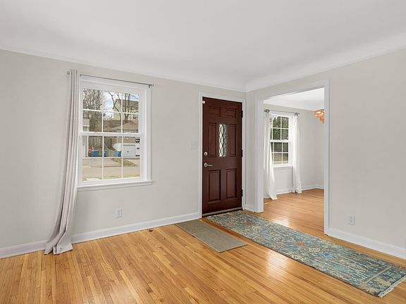 4th image of 2735 McNair Dr N