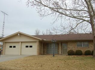 1911 Cypress Ct, Gainesville, TX 76240