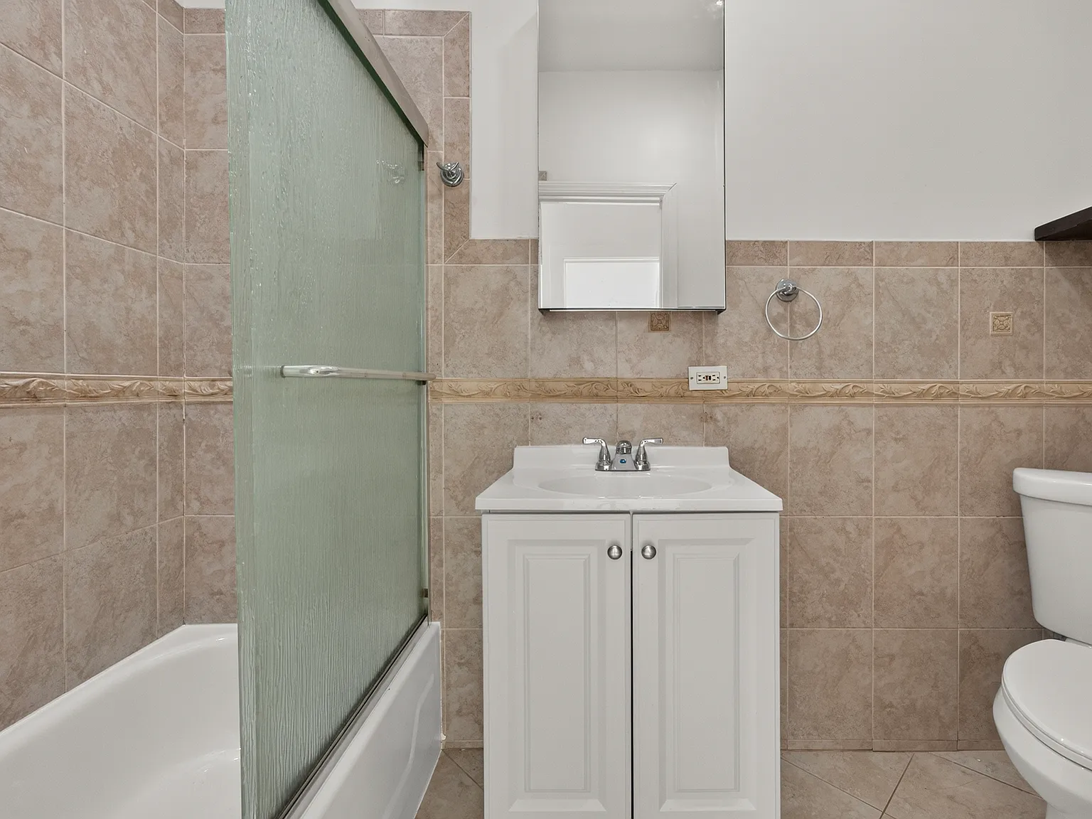 2 bed, $2,500 — Photo 4