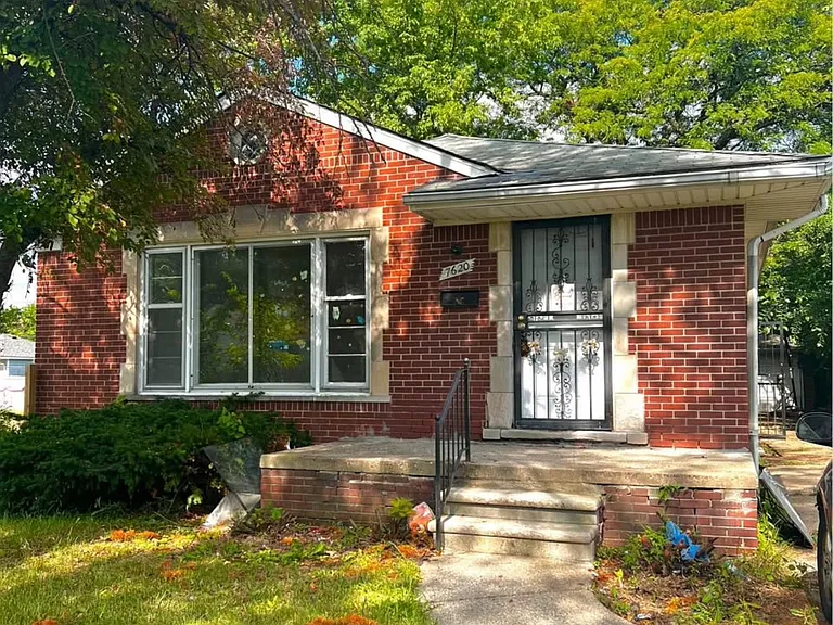 7620 Vaughan St — Photo 1