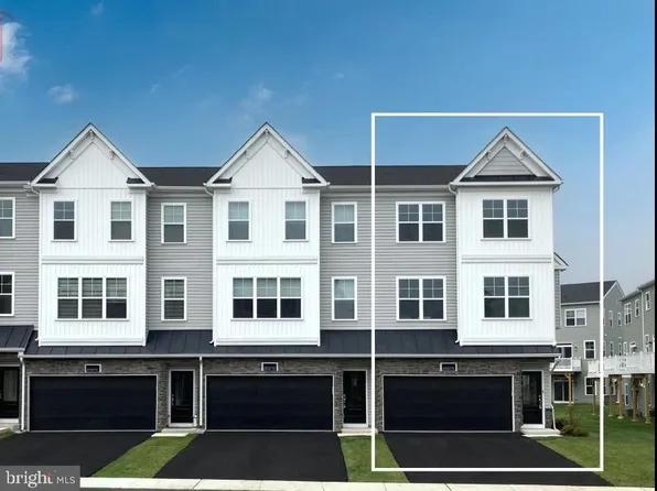 23 Warren Dr #51, Chalfont, PA 18914