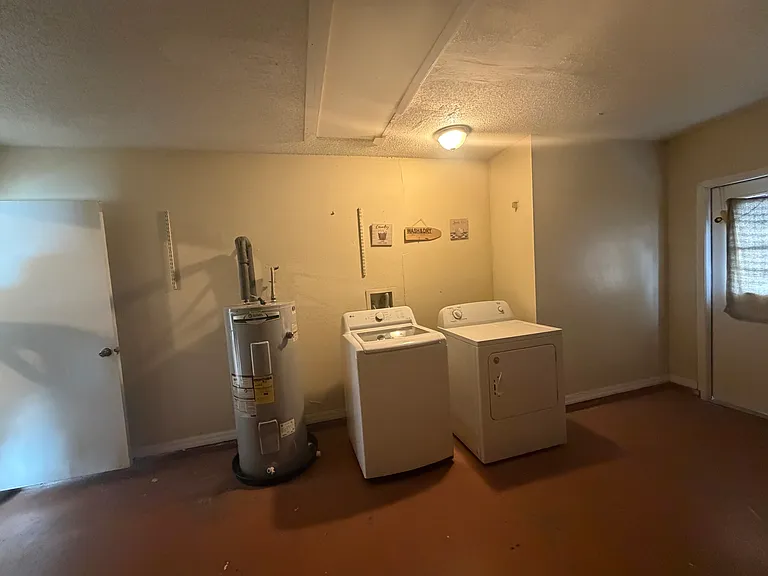 5571 Mariner Blvd — Photo 24