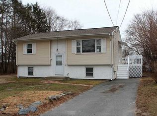 40 Magnolia St, Warwick, RI 02889