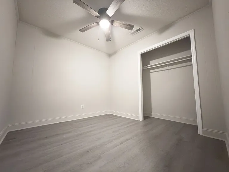 836 White Oak Dr — Photo 10