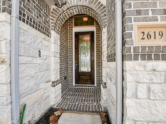 2nd image of 2619 Lilac Point Ln