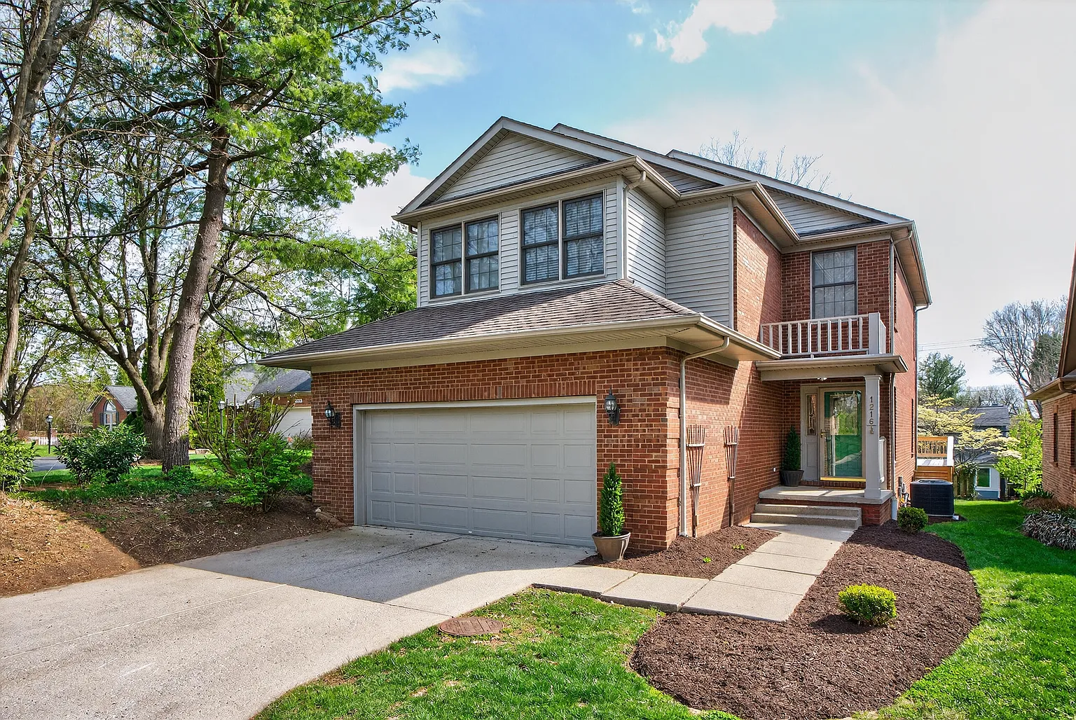 1216 Oak Knl photo 1