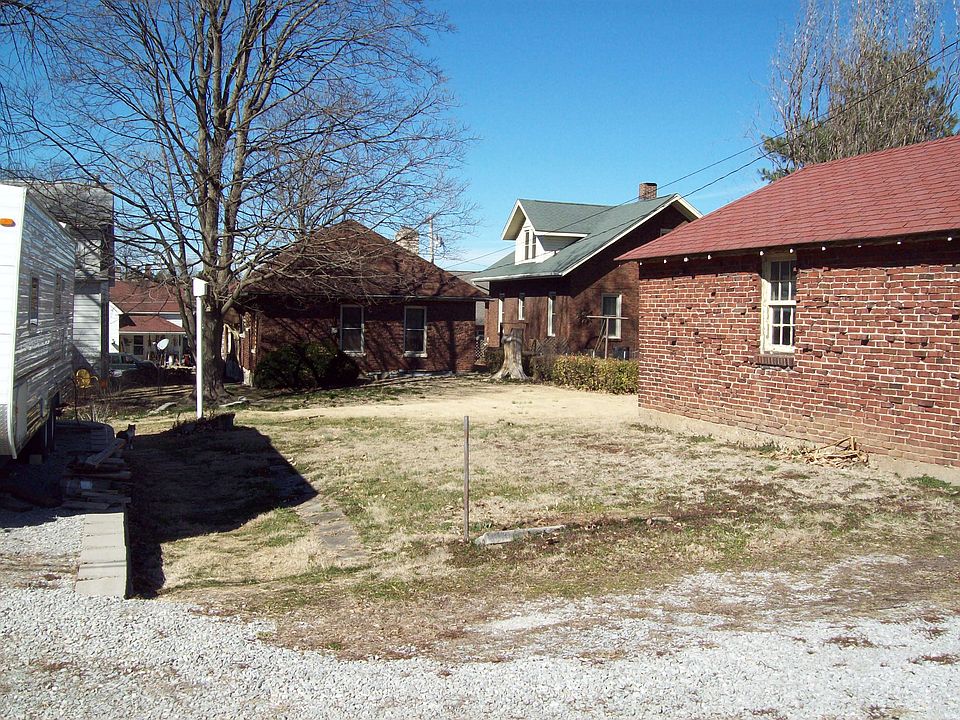 2nd image of 1212 Oak St