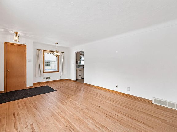 5th image of 1139 Hubbard Ave