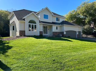 1372 Michelle Dr, Eagan, MN 55123